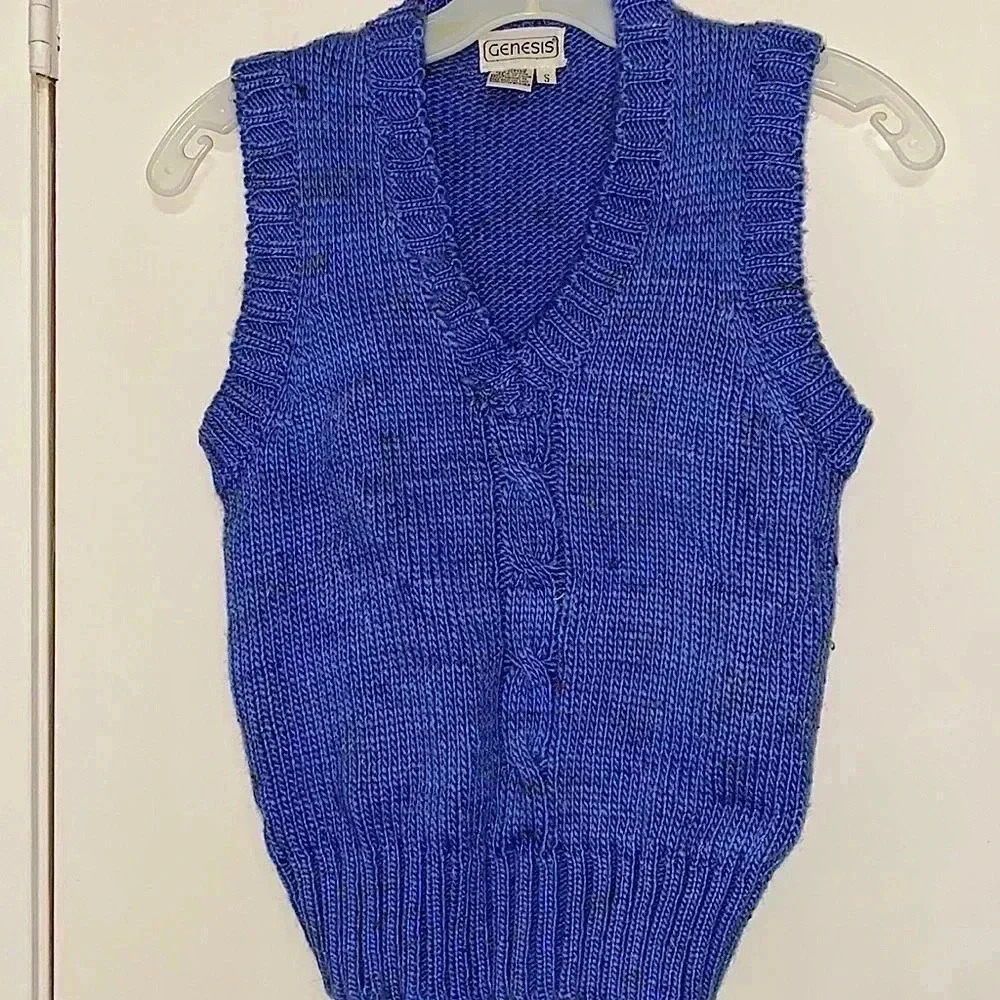 Genesis V-neck Cable-knit Sweater Vest/Top